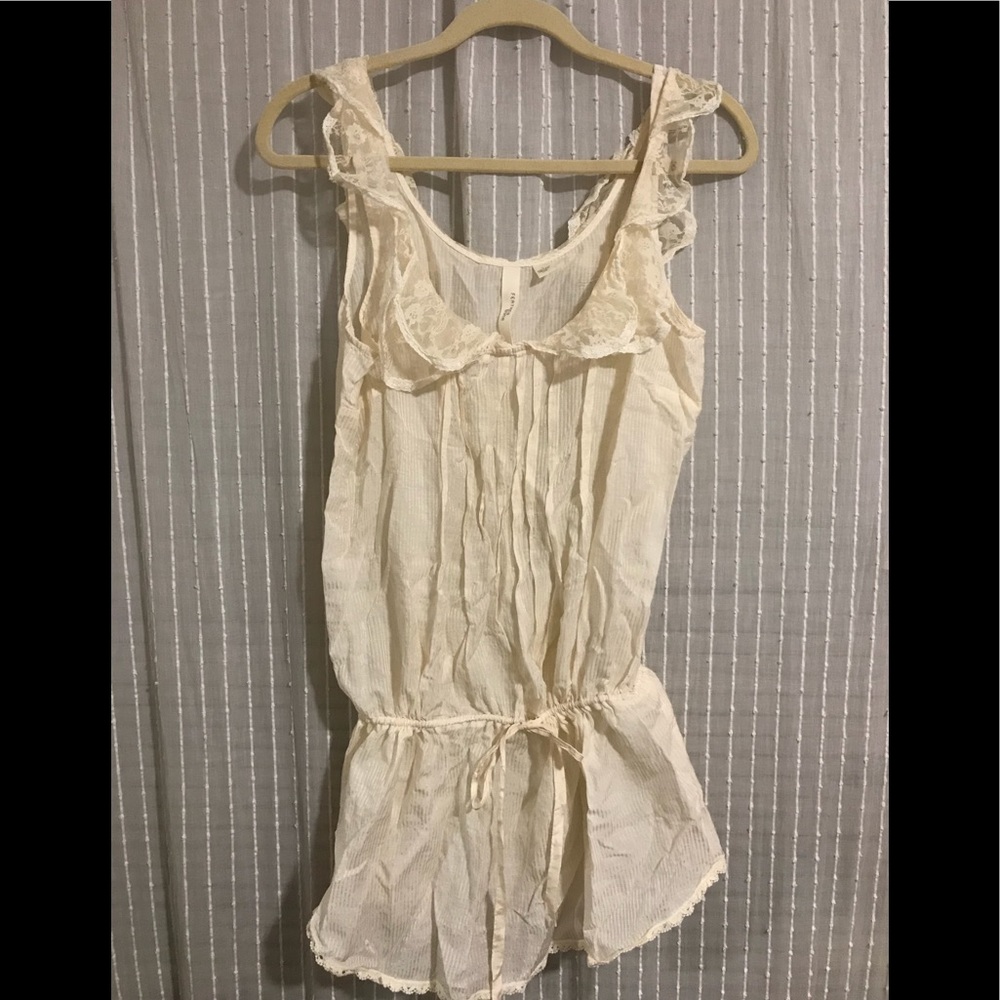 Feminine Lace Top !